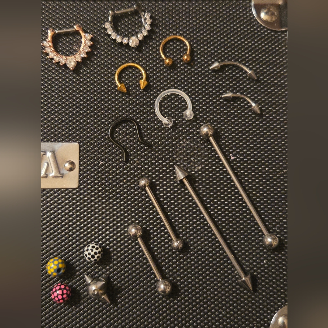 16g Horseshoe Circular Barbell And Assorted Body Jewelry Set In Silver And Gold